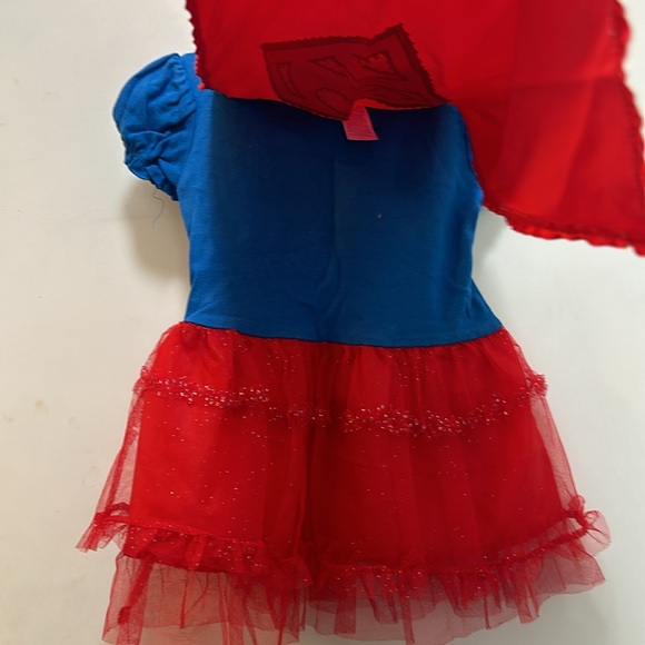Supergirl 3t dress with detachable cape that velcros on and off - Picture 6 of 7